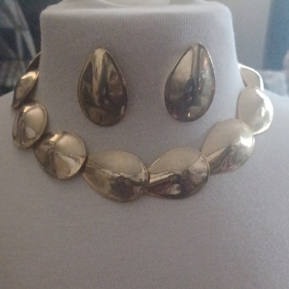 Elegant Gold Jewelry Set